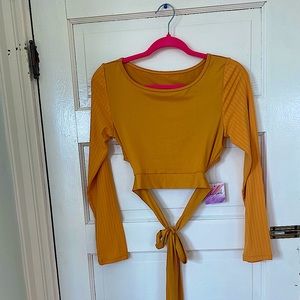 Chicwish, Size Medium, tie back, cropped top.